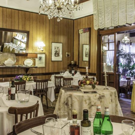 ristorante-tagiura-milano-la-sala-delle-credenze.jpg
