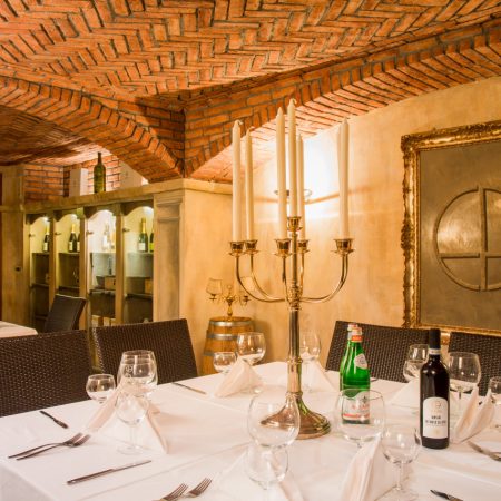 ristorante-tagiura-milano-la-sala-enoteca.jpg