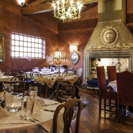 ristorante-tagiura-milano-la-sala-rossa.jpg